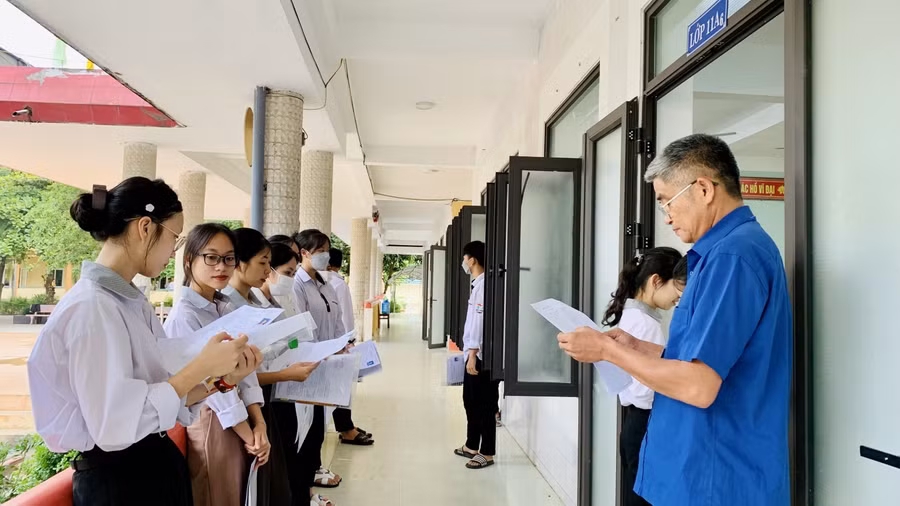 Thí sinh huyện Tuyên Hóa (Quảng Bình) tham gia Kỳ thi tốt nghiệp THPT năm 2023. Ảnh: INT