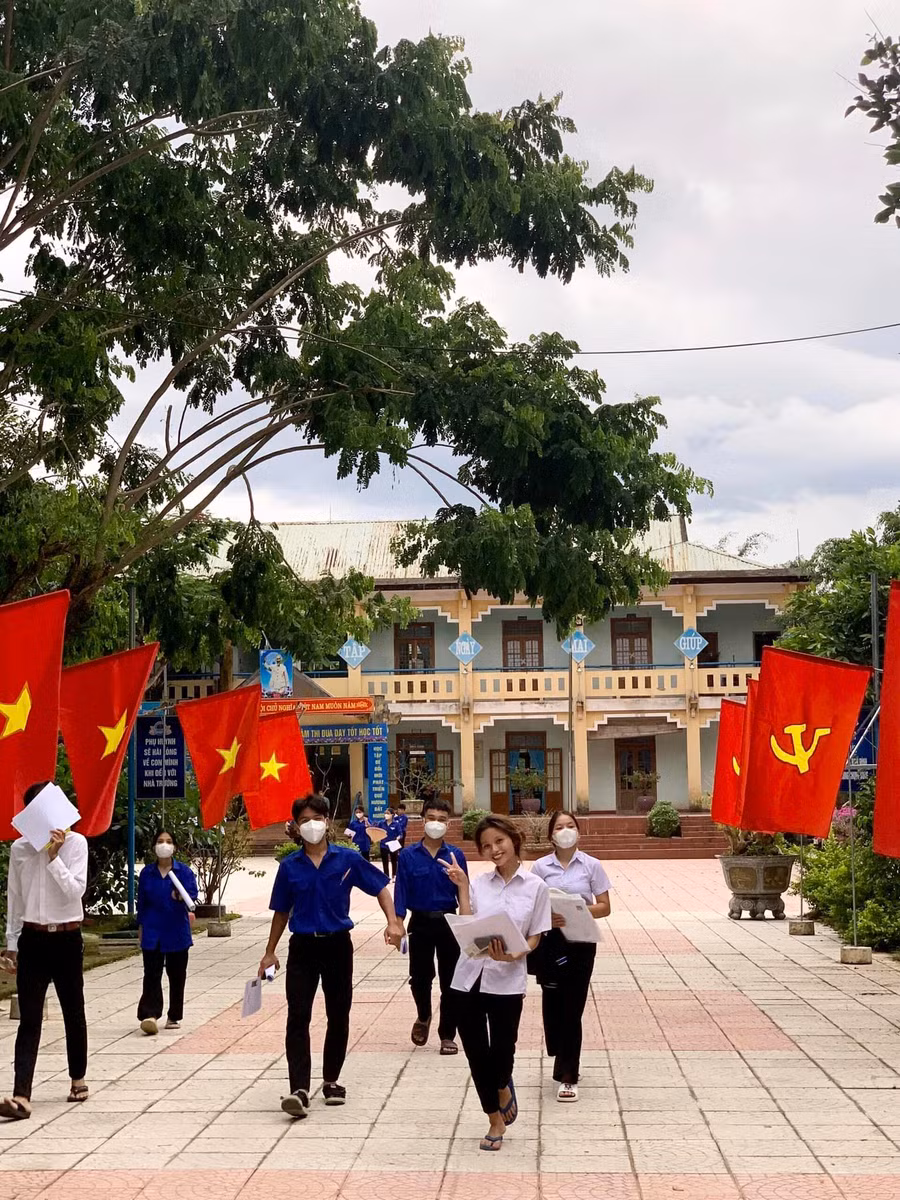 Thí sinh dự thi Kỳ thi tốt nghiệp THPT năm 2022 tại điểm thi Trường Phổ thông dân tộc nội trú Nam Trà My.