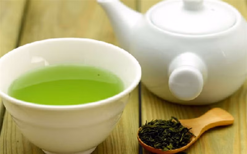 Trà xanh góp phần rất lớn vào việc phòng ngừa tình trạng da lão hóa sớm, giảm mụn hình thành, cũng như dưỡng trắng da và ngăn ngừa thâm nám hữu hiệu.