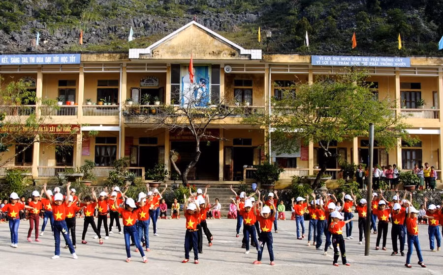 Học sinh Trường Phổ thông Dân tộc Bán trú Tiểu học Sủng Trà (Mèo Vạc, Hà Giang). Ảnh: Internet