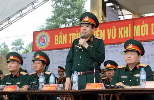 Đại tướng Phùng Quang Thanh chúc mừng, động viên và giao nhiệm vụ cho Tổng cục CNQP. Đại tướng Phùng Quang Thanh chúc mừng, động viên và giao nhiệm vụ cho Tổng cục CNQP.