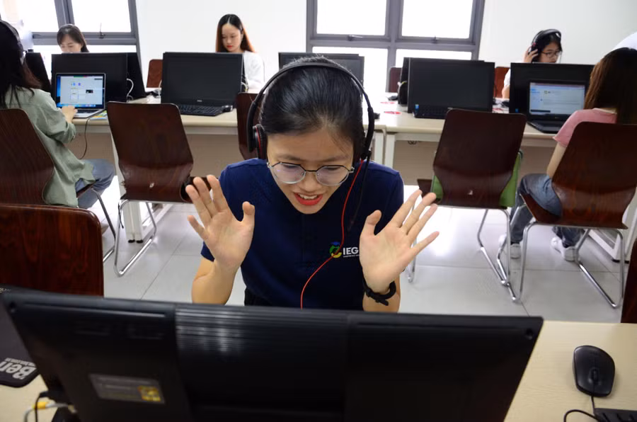 Giáo viên hứng thú với các tiết dạy. Giáo viên hứng thú với các tiết dạy.