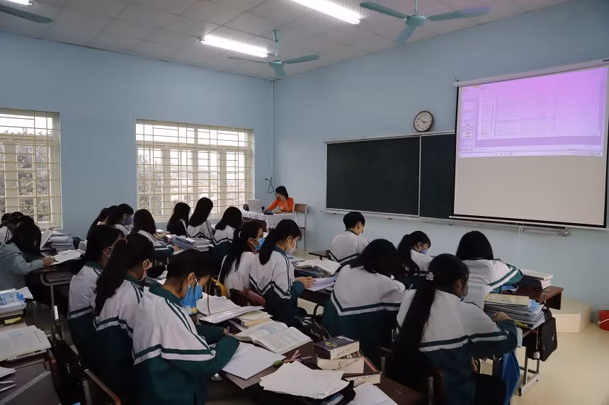 Tiết học của các em học sinh trường PT DTNT tỉnh Thái Nguyên