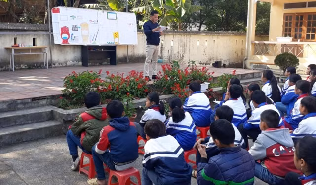 Cần tăng cường lồng ghép giáo dục kiến thức phòng chống thảm họa thiên tai cho HS qua hoạt động ngoại khóa.