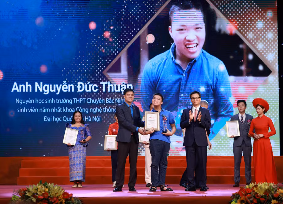 Nguyễn Đức Thuận được vinh danh tại Chương trình Vinh quang Việt Nam năm 2022.