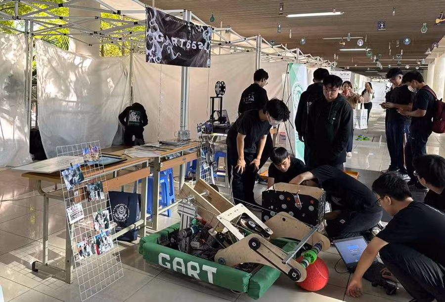 Những sáng tạo khoa học giúp học sinh tiếp thu bài giảng nhanh hơn. Ảnh: Vân Anh