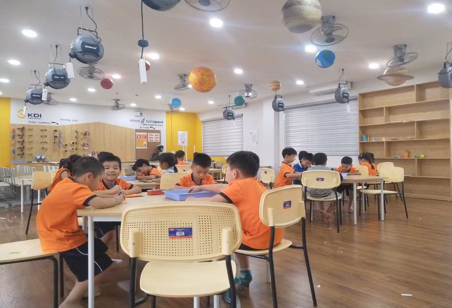 Phòng học STEM hiện đại tại Trường Tiểu học Đô thị Sài Đồng (Long Biên, Hà Nội). Ảnh: NTCC