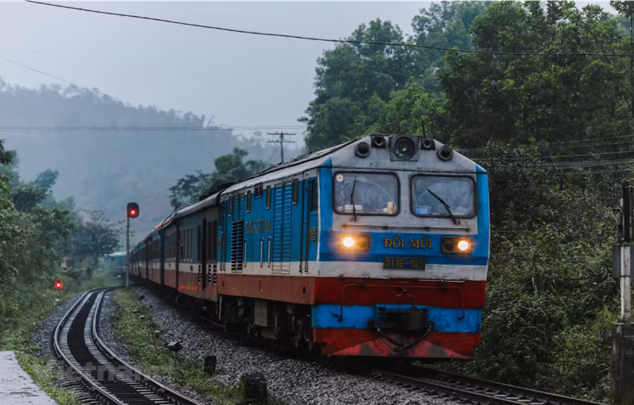 Đoàn tàu của Tổng công ty Đường sắt Việt Nam. (Ảnh: Minh Sơn/Vietnam+).