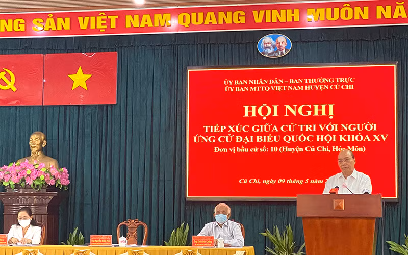 Chủ tịch nước Nguyễn Xuân Phúc trình bày Chương trình hành động tại Hội nghị tiếp xúc cử tri huyện Củ Chi sáng 9-5.