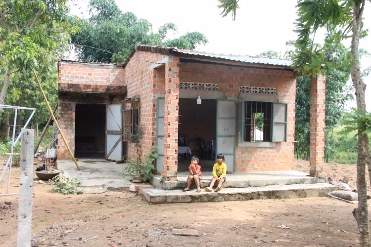 Căn nhà tuềnh toàng, không có gì giá trị mà bố mẹ để lại cho 2 chị em Y Lệ Quyên.