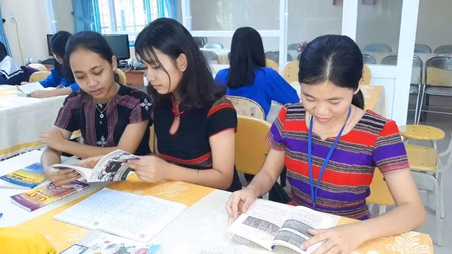 Học sinh ở các huyện vùng cao thuộc tỉnh Thừa Thiên – Huế đang rất cần được đầu tư về cơ sở vật chất, các trang thiết bị dạy học môn Tiếng Anh. 