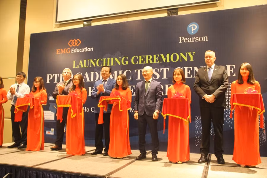 Cắt băng khánh thành Trung tâm Đào tạo và Kiểm tra Đánh giá theo chuẩn PTE Academic tại TPHCM