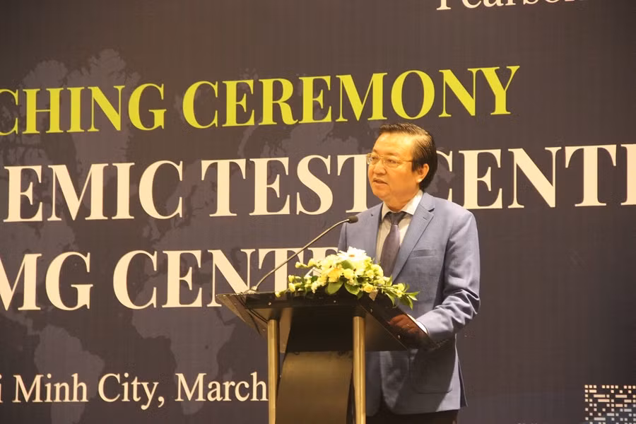 Ông Lê Hồng Sơn, Giám đốc Sở GD&ĐT TPHCM phát biểu tại lễ khánh thành Ông Lê Hồng Sơn, Giám đốc Sở GD&ĐT TPHCM phát biểu tại lễ khánh thành