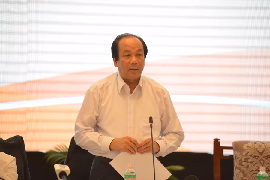 Bộ trưởng chủ nhiệm Văn phòng Chính phủ Mai Tiến Dũng trả lời báo chí. Ảnh: V. Dũng