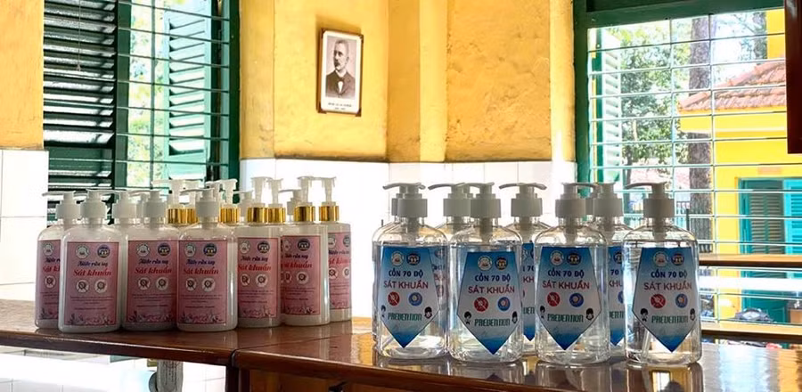 Những bình rửa tay "made in Trưng Vương" đã hoàn thành