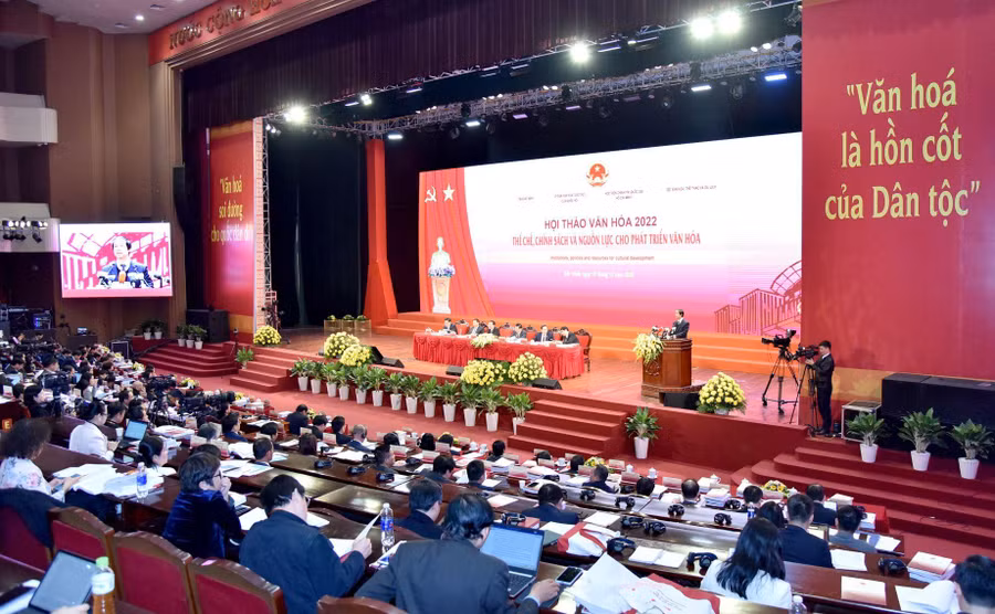 Tham luận được Bộ trưởng Nguyễn Kim Sơn trình bày tại Hội thảo văn hóa 2022 có nội dung về: Giáo dục văn hóa và giáo dục để phát triển văn hóa.
