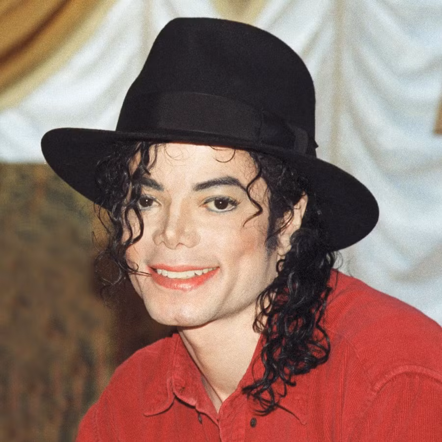 Michael Jackson: Michael Jackson mắc chứng rối loạn biến dạng cơ thể tương tự như OCD.