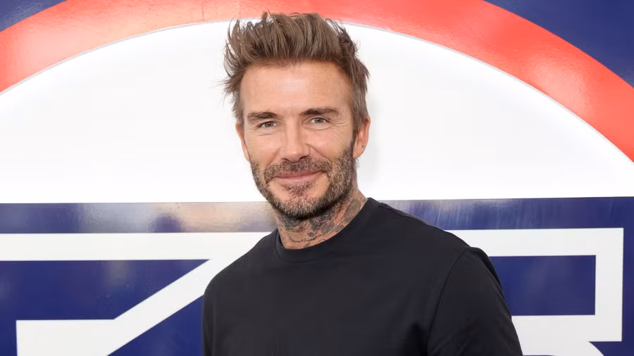 David Beckham: Cựu cầu thủ từng thừa nhận bản thân phải đấu tranh với OCD: “Tôi luôn muốn sắp xếp mọi thứ thành một đường thẳng hoặc có đôi có cặp. Khi nghỉ ở khách sạn, trước khi có thể thư giãn, tôi phải cất hết các tờ rơi và những cuốn sách vào trong ngăn kéo. Mọi thứ đều phải hoàn hảo”, David Beckham nói.