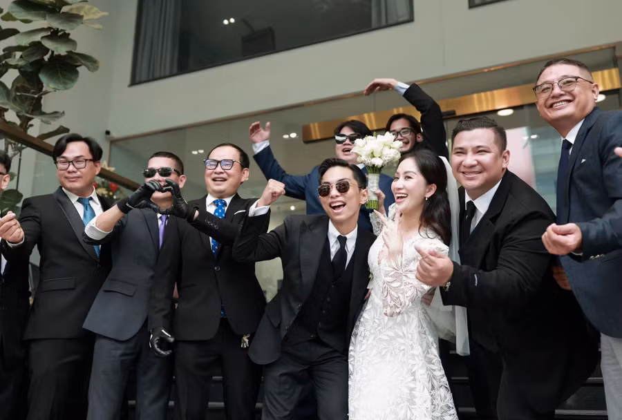 Được biết đám cưới của Khánh Thi và Phan Hiển sẽ diễn ra vào ngày 22/12 tại một trung tâm tiệc cưới sang trọng ở TP.HCM. Cặp đôi sẽ đón khách vào 17h30 và tiến hành lễ cưới lúc 19h.