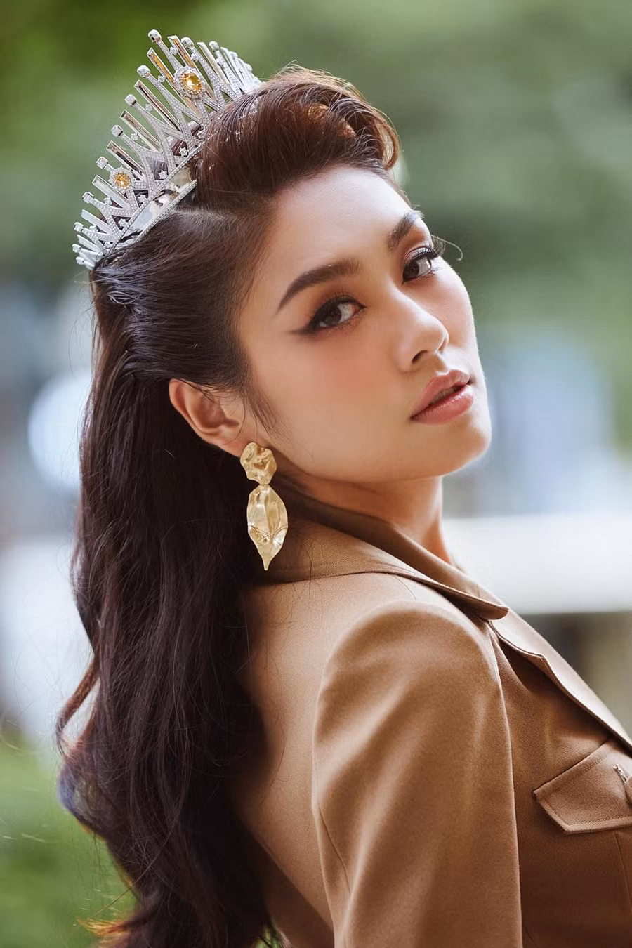Thảo Nhi Lê sở hữu nhan sắc xinh đẹp, cuốn hút.
