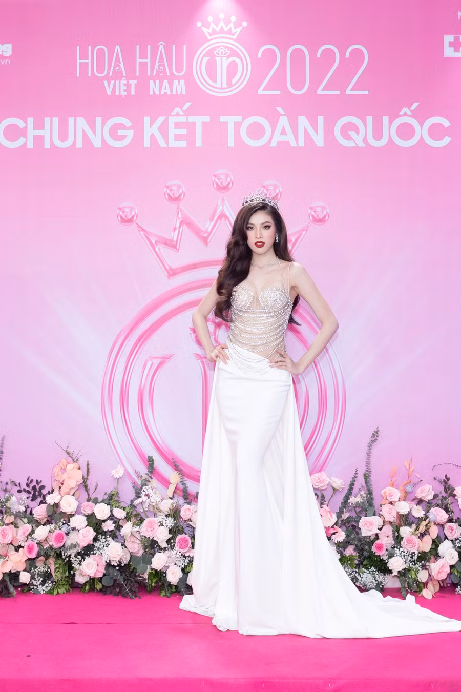 Á hậu Ngọc Thảo nổi bật tại thảm đỏ Chung kết Hoa hậu Việt Nam 2022.