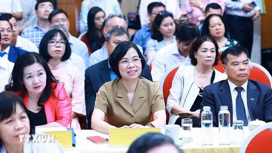 Lãnh đạo các cơ quan Thông tấn, báo chí tham dự Ngày Khoa học và Công nghệ Việt Nam (Ảnh: Dương Giang/TTXVN)