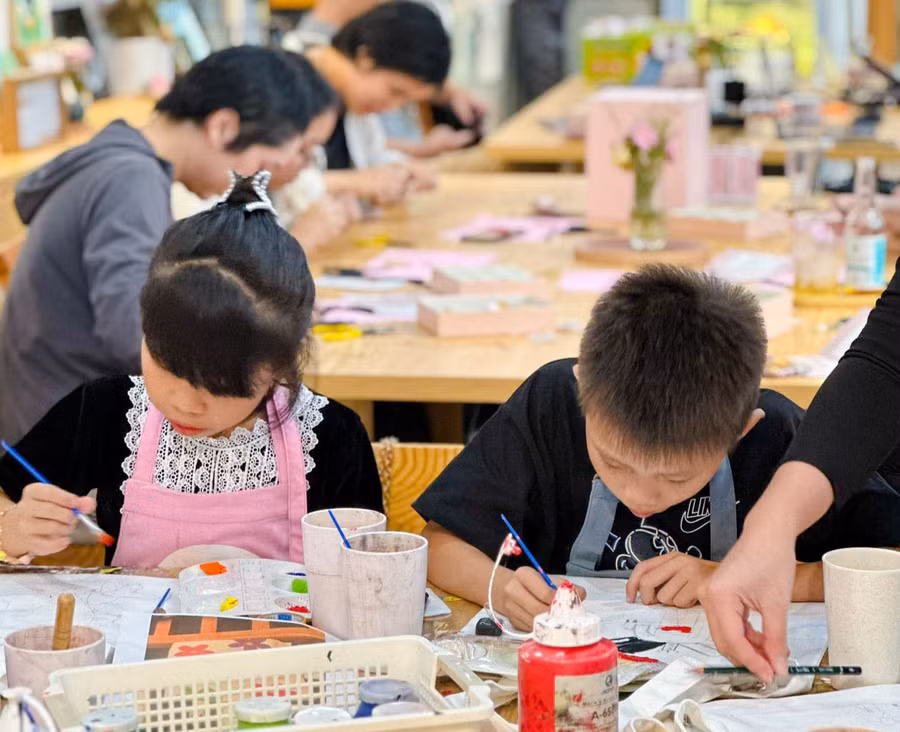 Thử nghiệm sản phẩm màu thực vật của dự án Binks tại một số lớp học vẽ ở Đà Nẵng. Ảnh: NVCC Thử nghiệm sản phẩm màu thực vật của dự án Binks tại một số lớp học vẽ ở Đà Nẵng. Ảnh: NVCC
