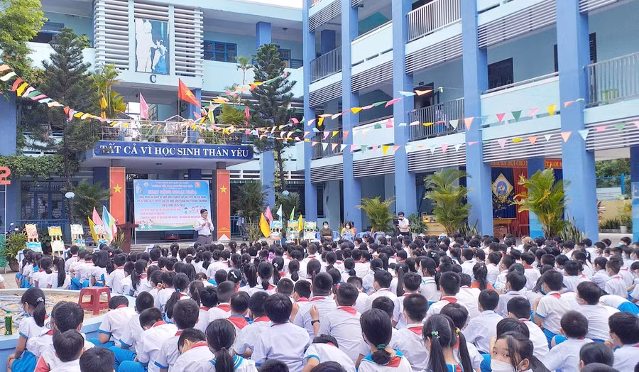 Trường Tiểu học Nguyễn Văn Trỗi (quận Liên Chiểu) quá tải số học sinh nhưng không thể cơi nới vì hạn chế quỹ đất.