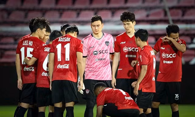 Cầu thủ Đặng Văn Lâm đang có mâu thuẫn với CLB Muangthong.