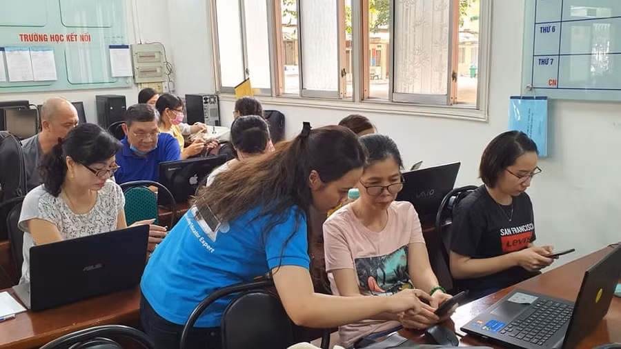 Giáo viên Trường THCS Minh Đức tập huấn về ứng dụng TEAMS của Office 365 Giáo viên Trường THCS Minh Đức tập huấn về ứng dụng TEAMS của Office 365