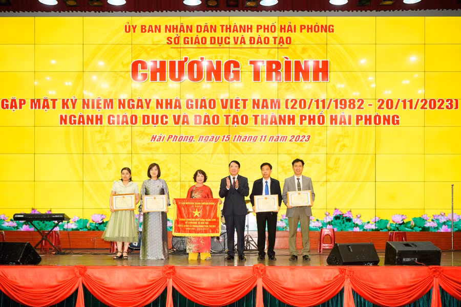 Lãnh đạo TP Hải Phòng biểu dương các đơn vị có thành tích xuất sắc.
