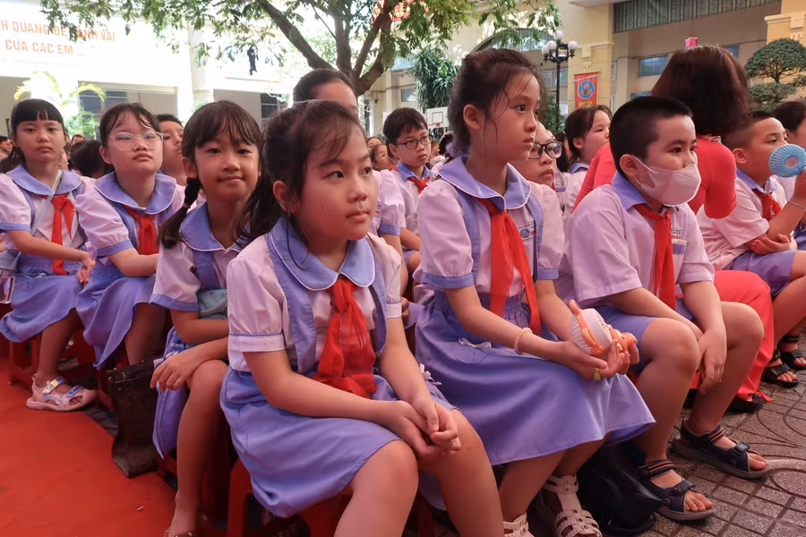 Học sinh Trường Tiểu học Đinh Tiên Hoàng.