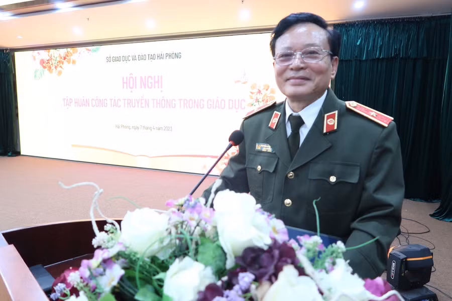 Thiếu tướng, Nhà văn Nguyễn Hồng Thái, Nguyên Tổng Biên tập Tạp chí Công an Nhân dân chia sẻ kĩ năng tiếp xúc, làm việc với báo chí.