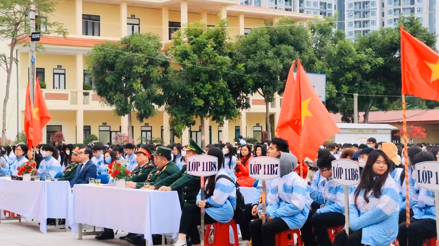 Thầy trò nhà trường tham dự chương trình. Thầy trò nhà trường tham dự chương trình.