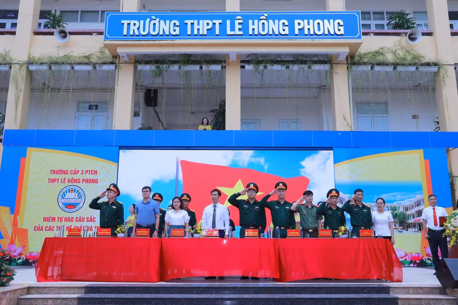 Chương trình Hội khoẻ Phù Đổng Trường THPT Lê Hồng Phong chiều 28/10.