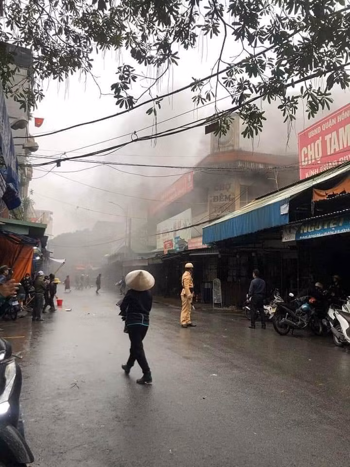 Lực lượng công an làm nhiệm vụ.