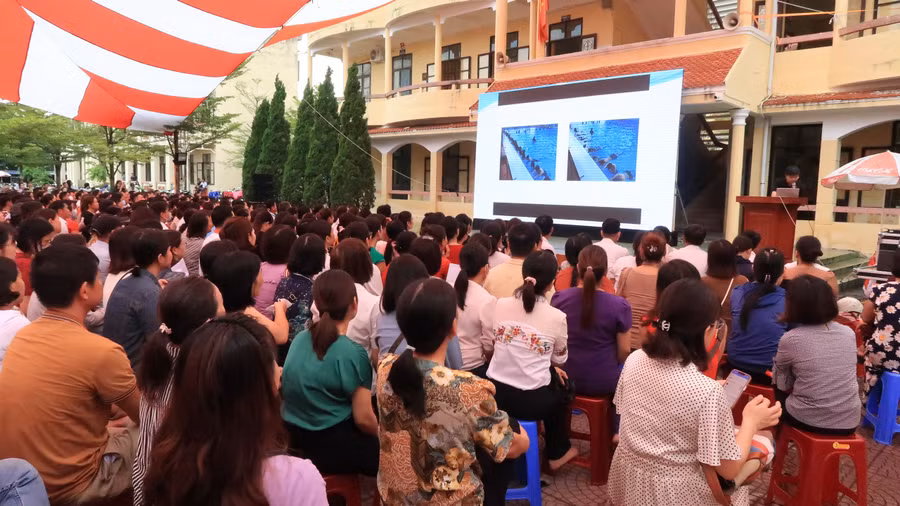 Hội nghị Cha mẹ học sinh đầu năm tại Trường THPT Mạc Đĩnh Chi thực hiện 3 công khai. Hội nghị Cha mẹ học sinh đầu năm tại Trường THPT Mạc Đĩnh Chi thực hiện 3 công khai.