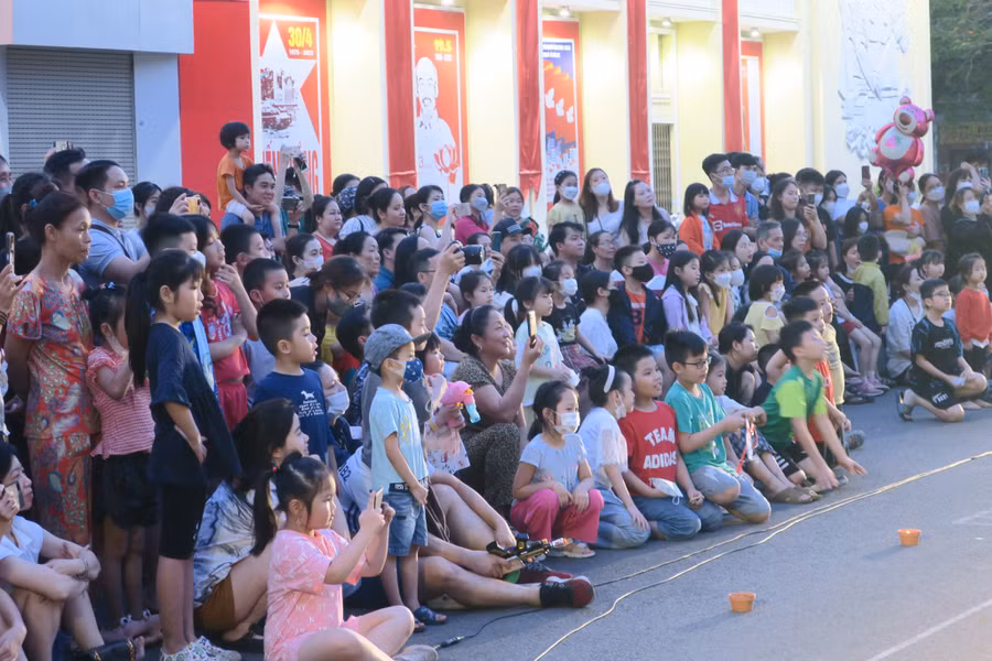 Thiếu nhi Hải Phòng hào hứng với nghệ thuật múa rối. Thiếu nhi Hải Phòng hào hứng với nghệ thuật múa rối.