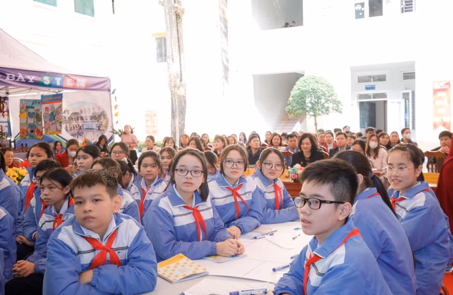 Học sinh tham dự chuyên đề.