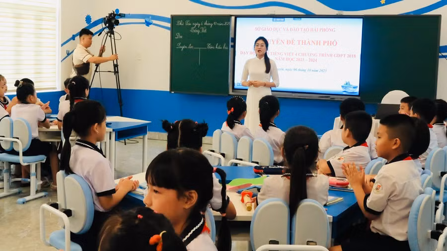 Tiết dạy học ứng dụng CNTT tại Trường Tiểu học Núi Đèo, huyện Thuỷ Nguyên.