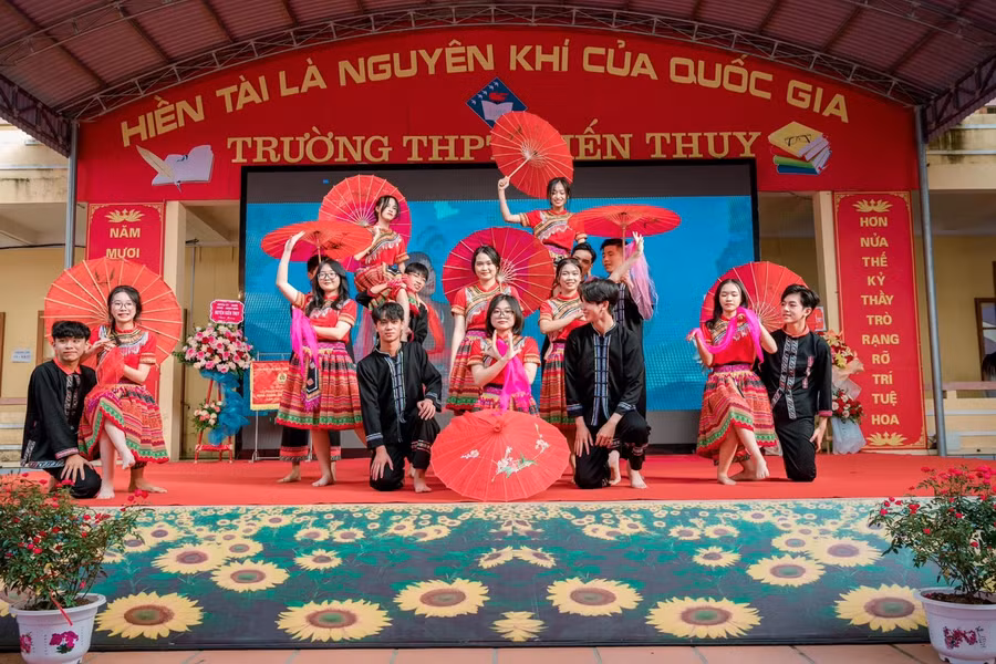 Học sinh THPT Kiến Thuỵ năng động, sáng tạo qua các hoạt động phong trào.