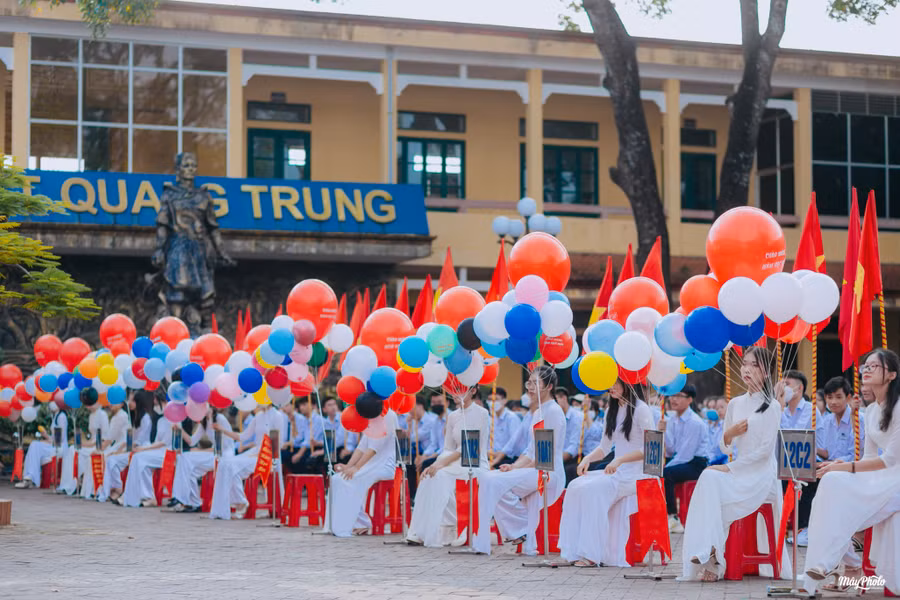 Nhiều năm qua chất lượng giáo dục của nhà trường luôn giữ vững vị trí tốp đầu thành phố.