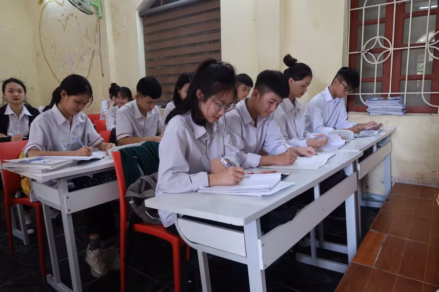 Sở GD&ĐT yêu cầu các hội đồng thi chú ý các điều kiện đảm bảo an ninh, an toàn cho kì thi. Sở GD&ĐT yêu cầu các hội đồng thi chú ý các điều kiện đảm bảo an ninh, an toàn cho kì thi.