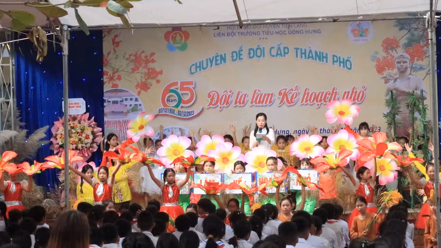 Chuyên đề với sự tham gia đông đảo của học sinh nhà trường.
