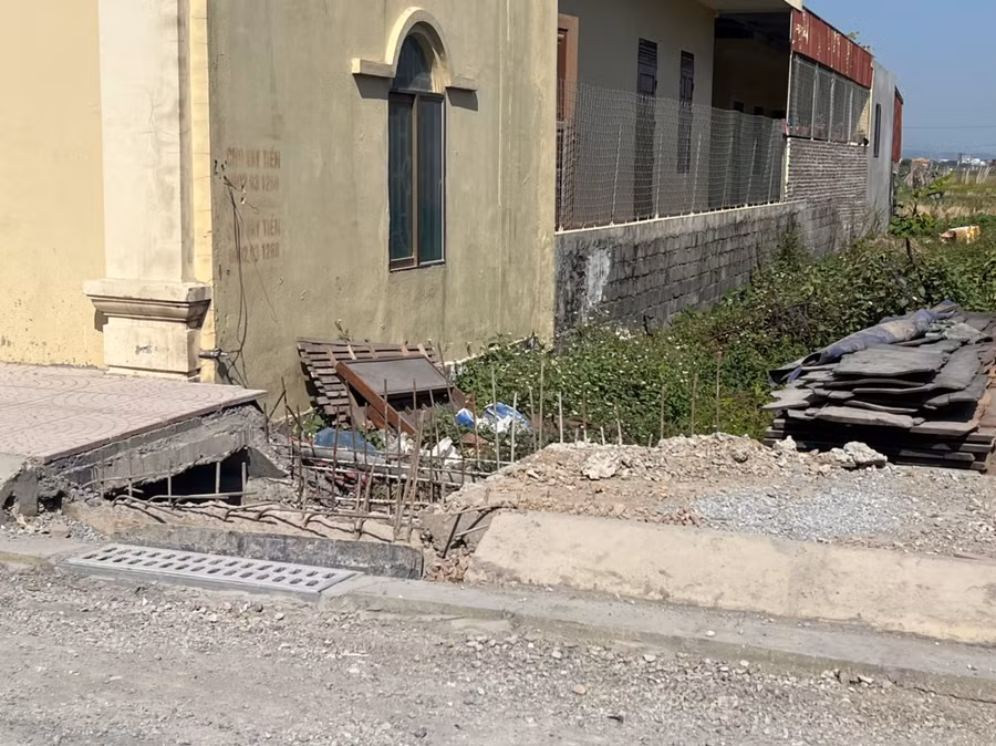 Cống thoát nước tại tuyến đường thôn Hà Nhuận, xã An Hoà quá trình thi công không rào chắn.