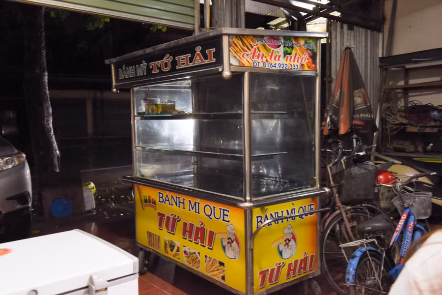 “Mẹ cháu bán bánh mỳ trước cửa nhà, nên chắc khi thành sinh viên cháu sẽ quen với việc ăn bánh mỳ” - bố Hoàng nói vui về con trai