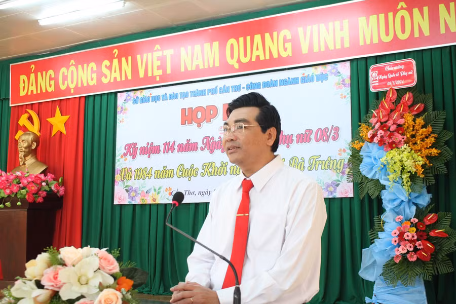 Ông Trần Thanh Bình - Giám đốc Sở GD&ĐT TP Cần Thơ phát biểu tại buổi họp mặt. Ông Trần Thanh Bình - Giám đốc Sở GD&ĐT TP Cần Thơ phát biểu tại buổi họp mặt.