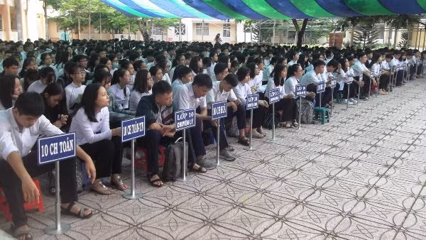 Học sinh dự lễ tổng kết năm học