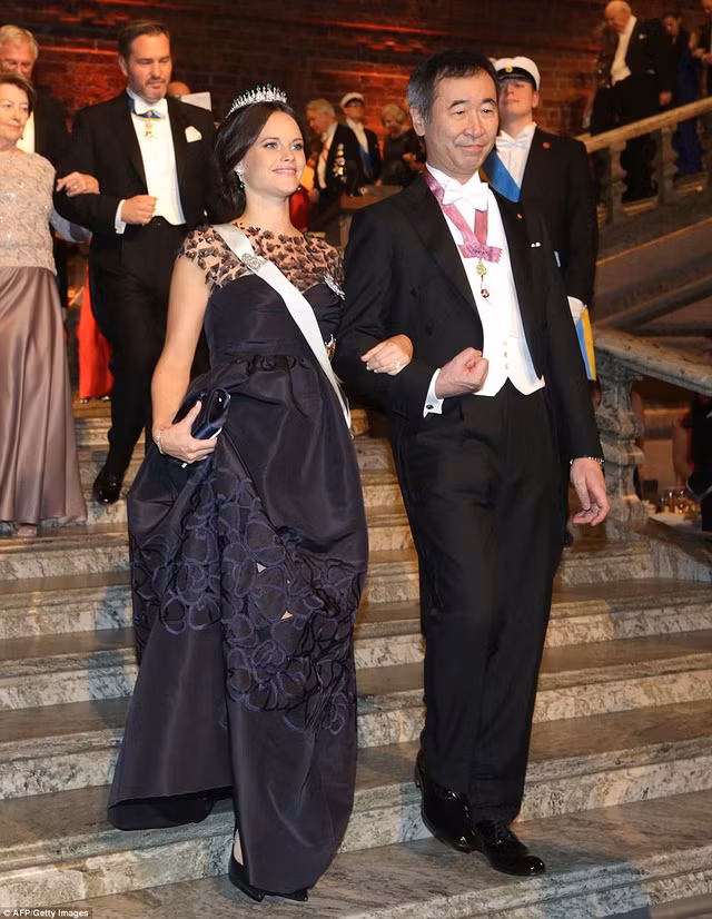  Công nương Sofia và ông Takaaki Kajita - người đoạt giải Nobel Vật lý năm 2015. 