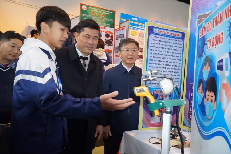 Học sinh Nghệ An trong kỳ thi KHKT cấp tỉnh năm 2020. Ảnh: Hồ Lài